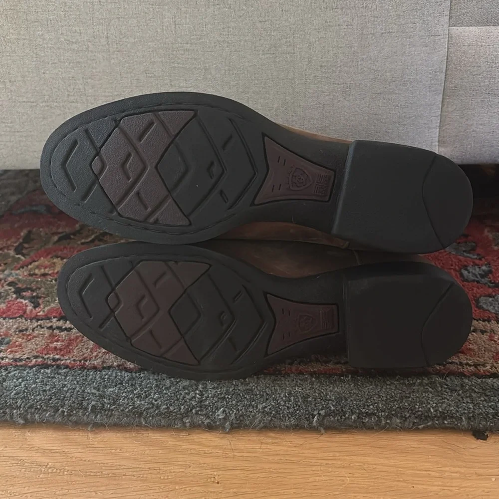 Ariat boots
Size 9.5
Nearly new condition, one a handful of times
Perfect treads - Picture 2 of 6